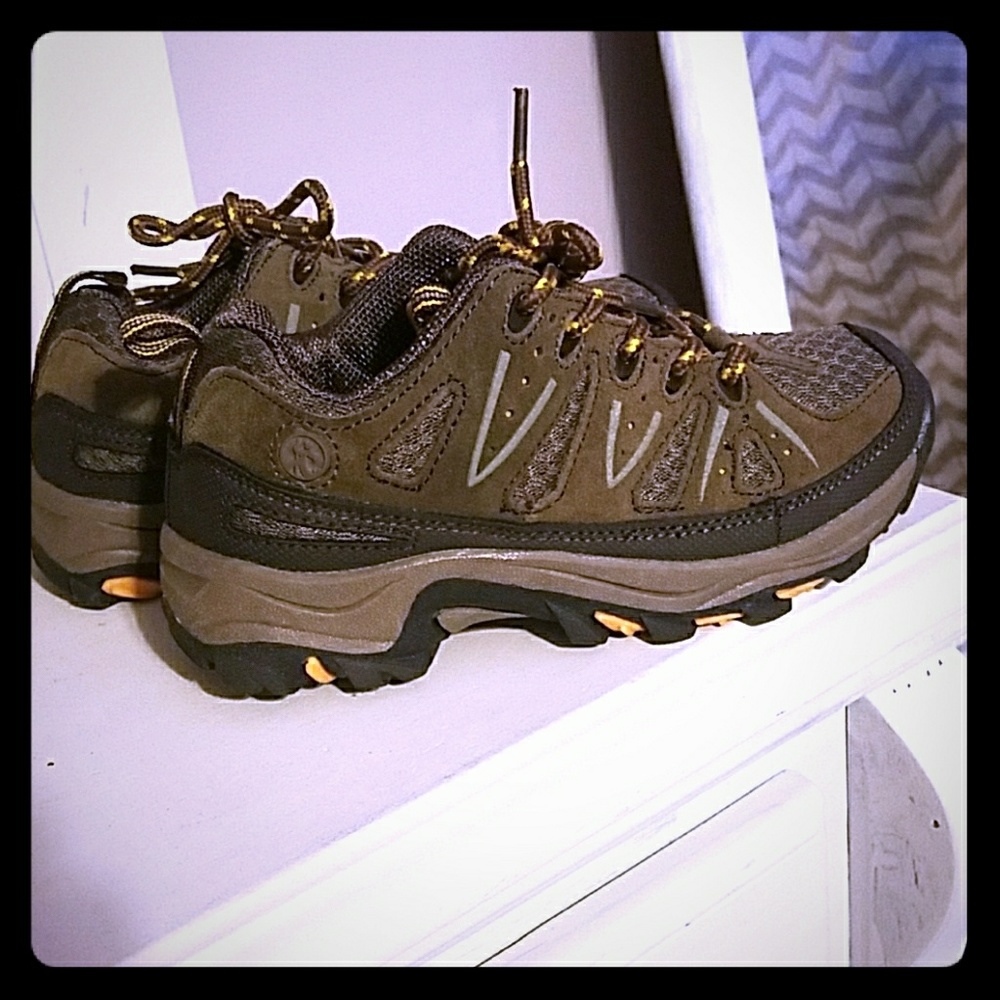 Kids hiking boots
